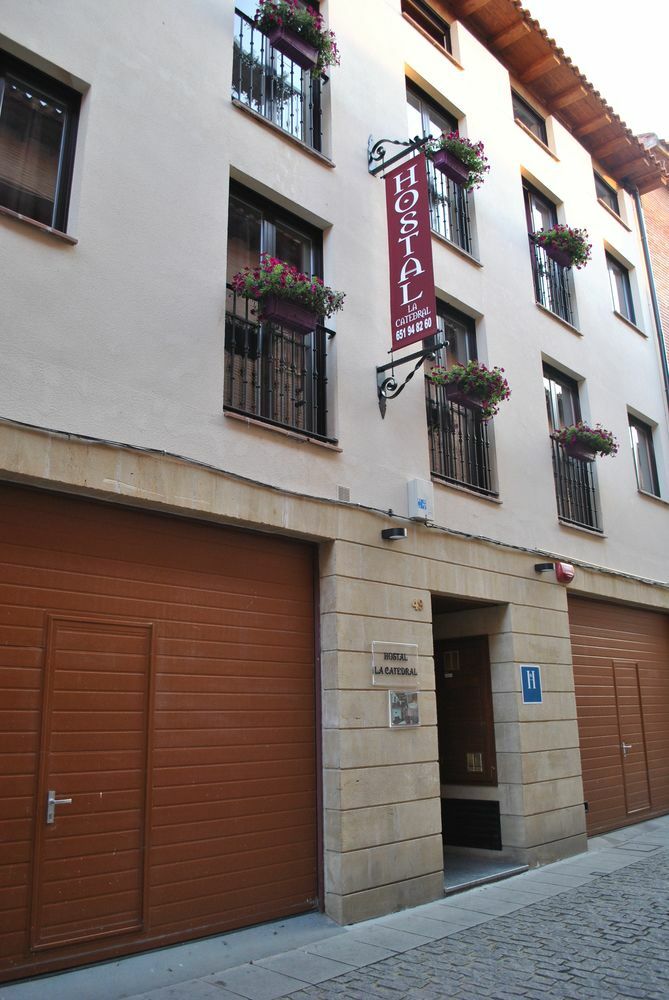 Hostal La Catedral Санто Доминго де ла Калсада Екстериор снимка